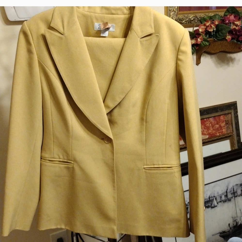 Bundled two classic pant suits